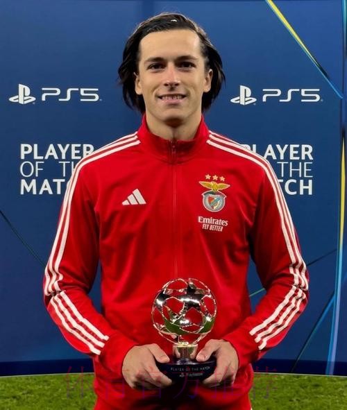 马卡:卡塔尔球队想签魔笛 但球员想在皇马退役 马卡:卡塔尔球队想签魔笛 但球员想在皇马退役