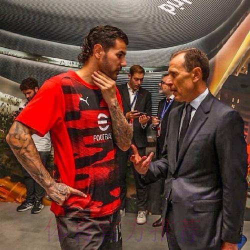 马卡:卡塔尔球队想签魔笛 但球员想在皇马退役 马卡:卡塔尔球队想签魔笛 但球员想在皇马退役